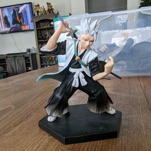Bleach Toshiro Hitsugaya Figure ~HOLIDAY CLEAN OUT! Make me an offer!~
